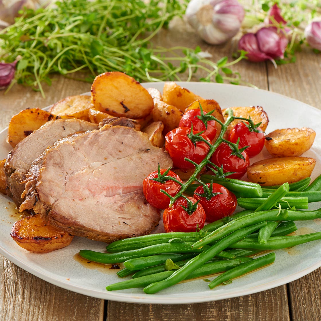Kräuterbraten mit Röstkartoffeln