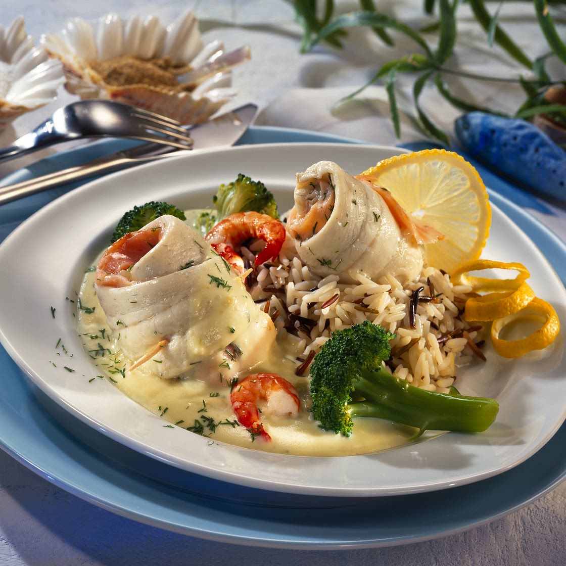Schollenröllchen auf Blumenkohl-Broccoli-Creme