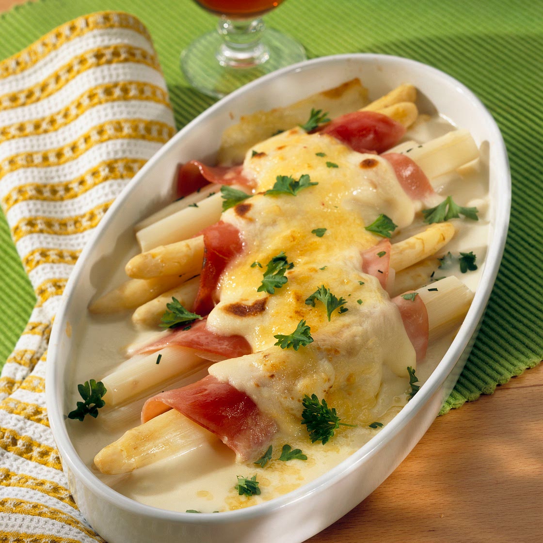 Frühlingsleichte Spargelröllchen