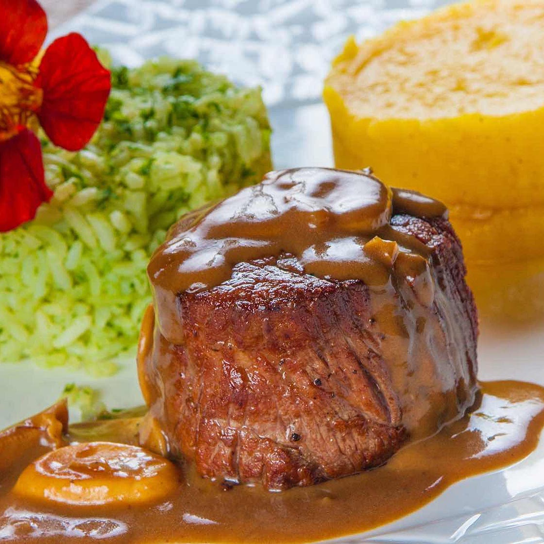 Filet de boeuf aux noisettes et au pesto