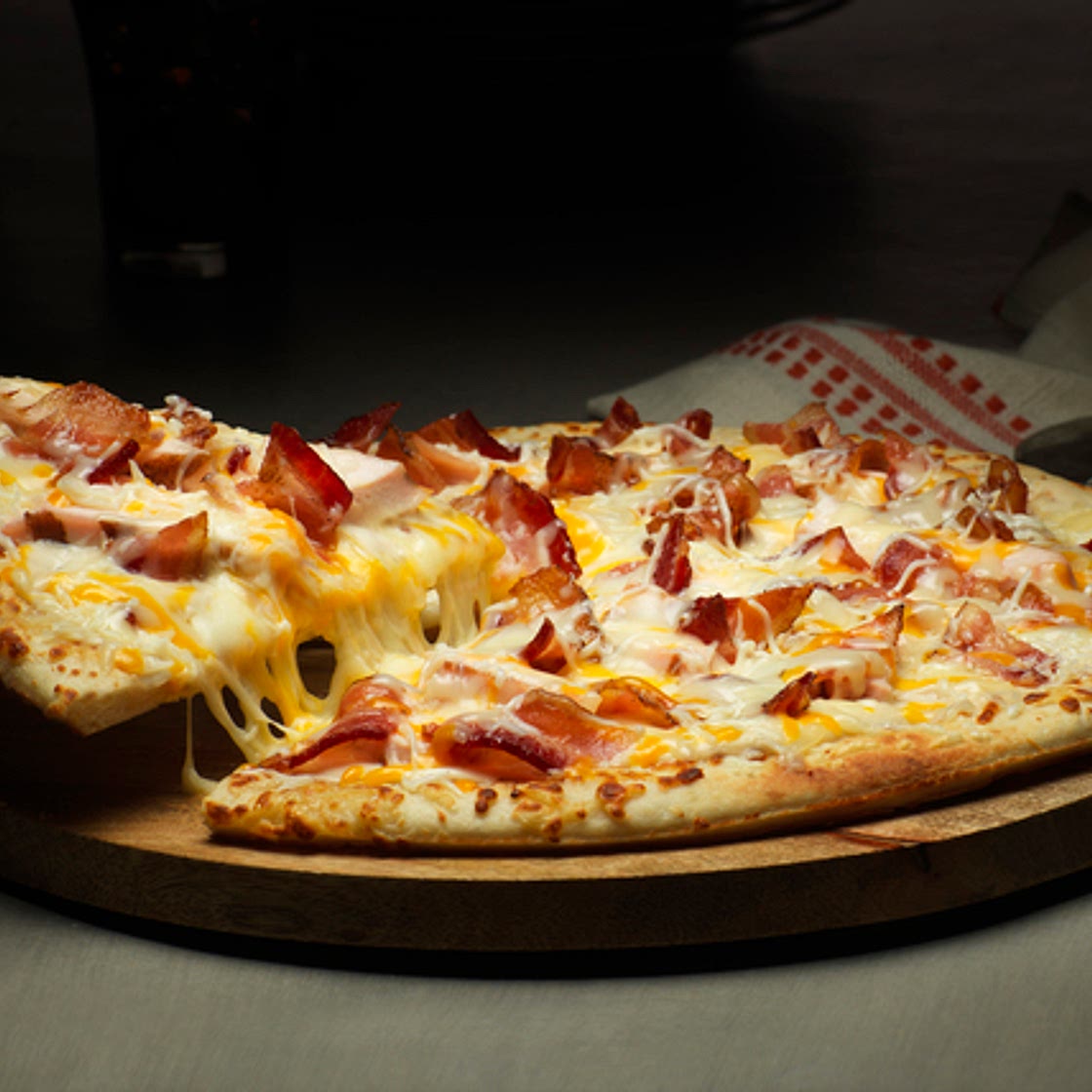 Bacon-Chicken Alfredo Pizza