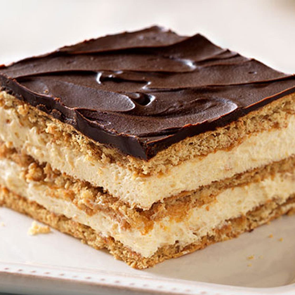Easy Peanut Butter & Chocolate Éclair Dessert