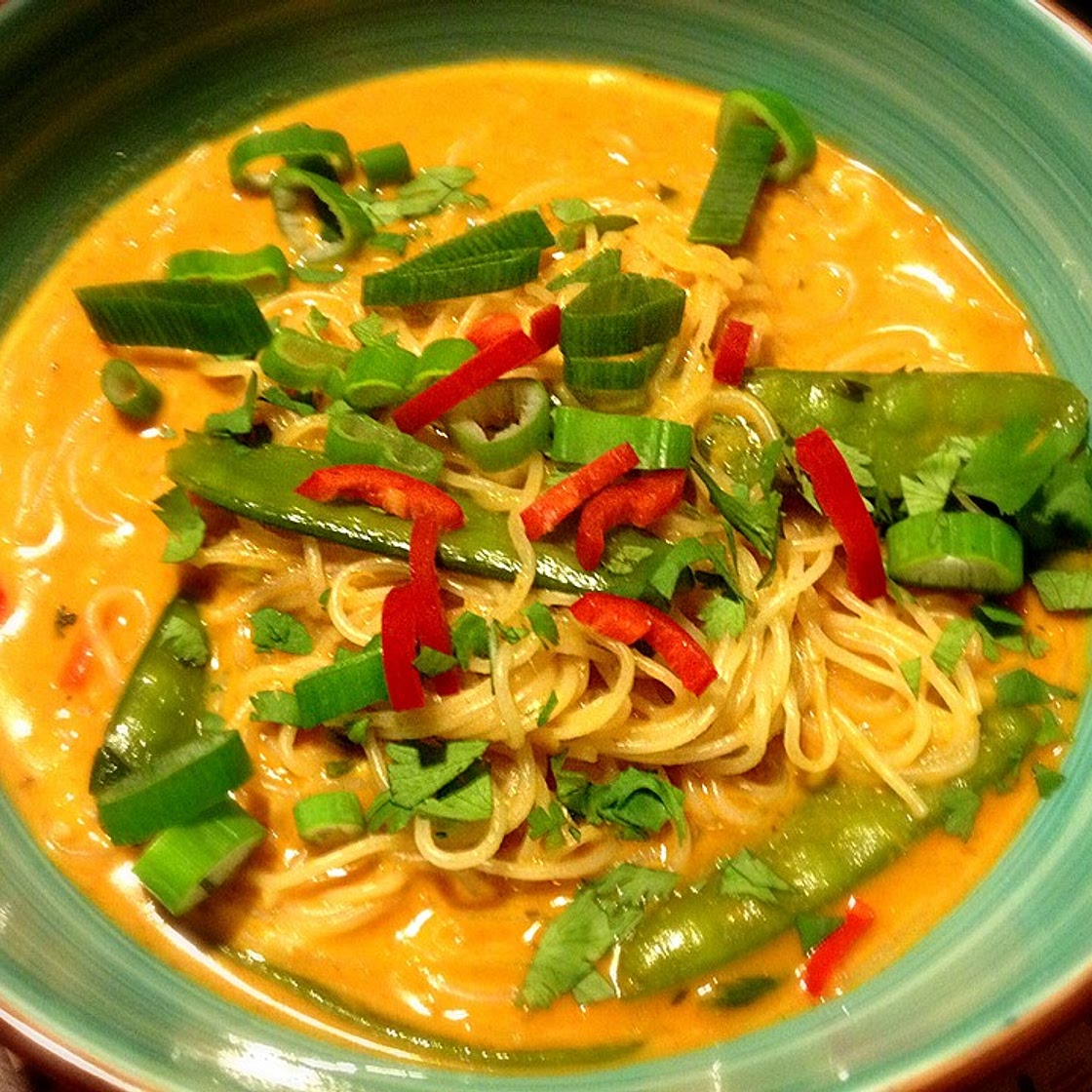 Schnelle Thai-Curry-Glasnudelsuppe
