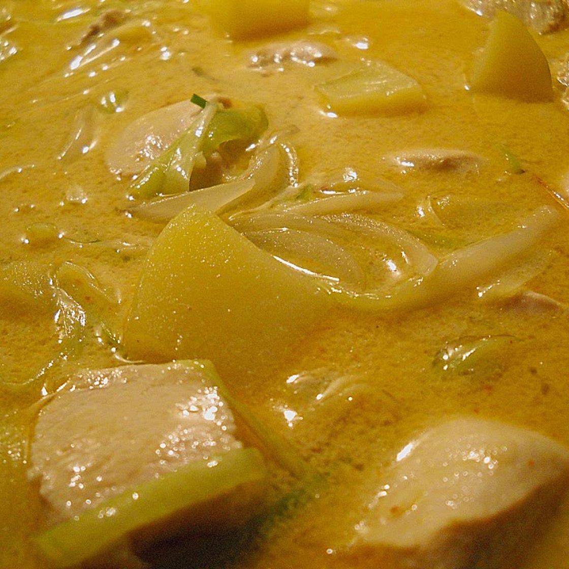 Gelbes Hühner - Curry aus dem Wok