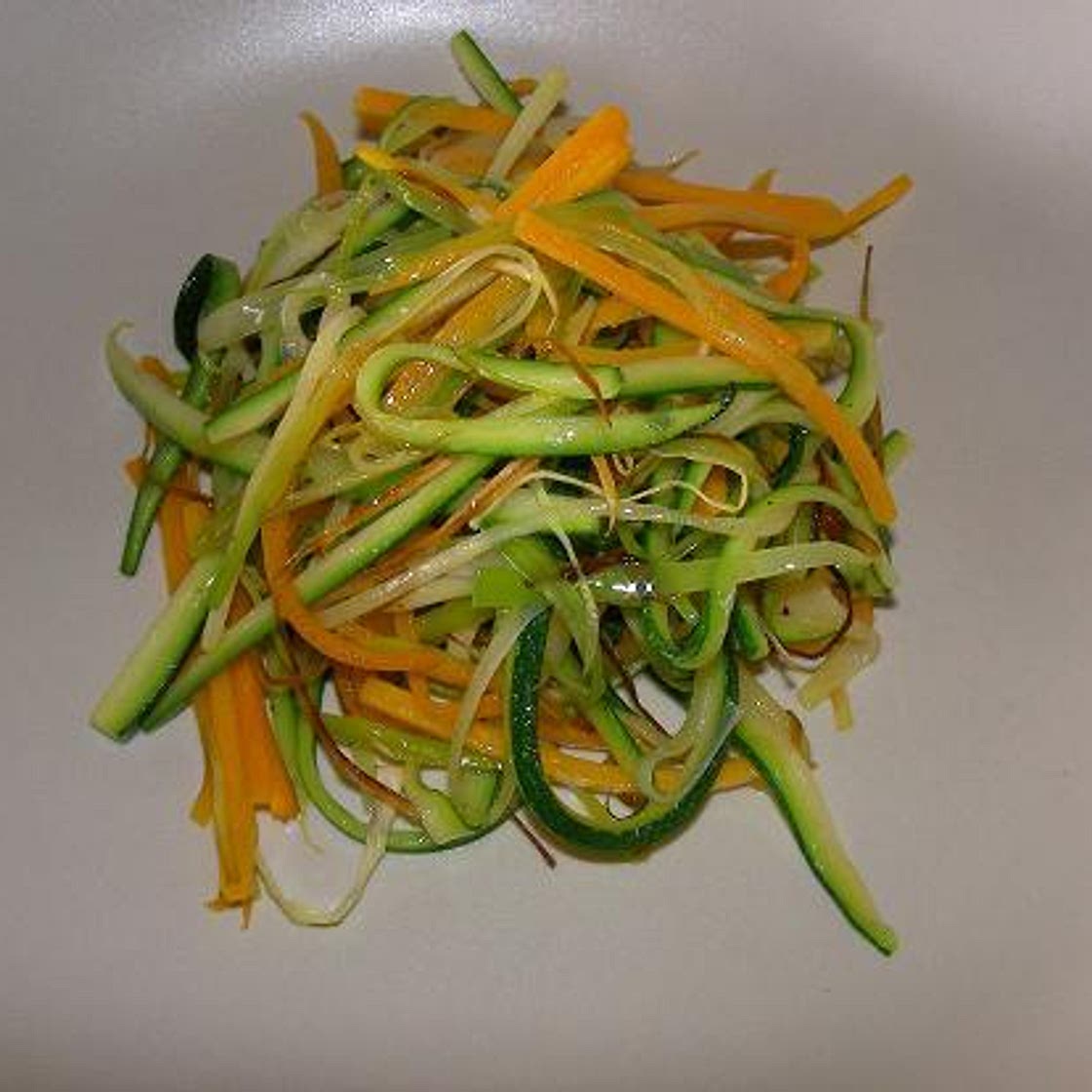 Poêlée de courgettes et carottes en julienne