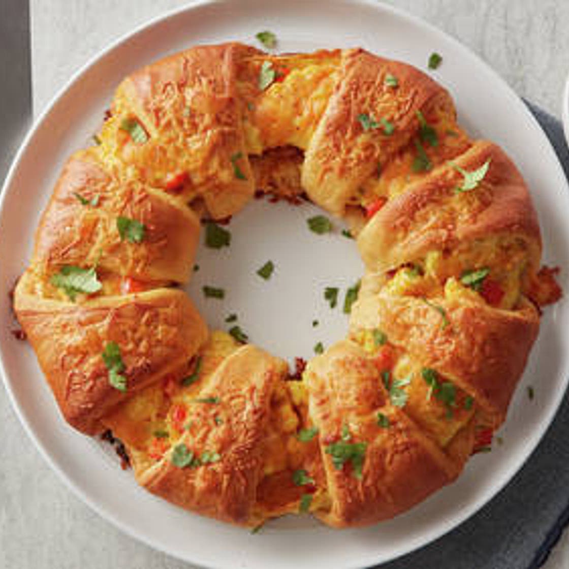 Bacon, Egg and Cheese Brunch Ring
