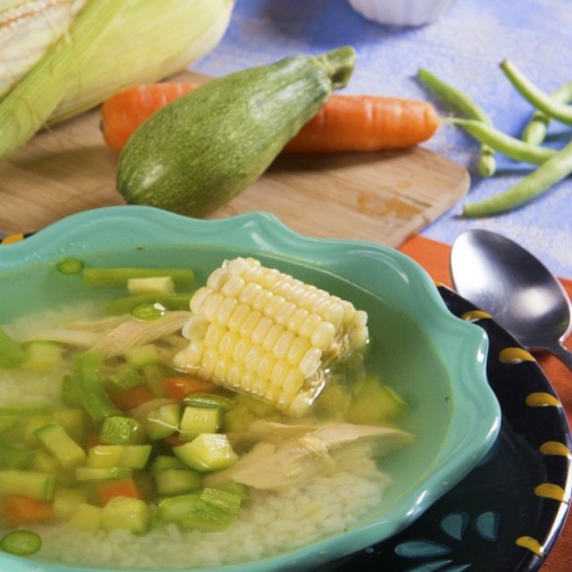 Caldo de Pollo con Laurel