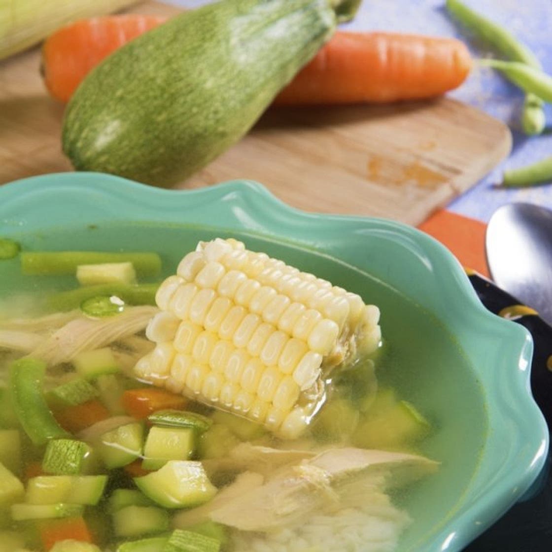 Caldo de Pollo con Laurel