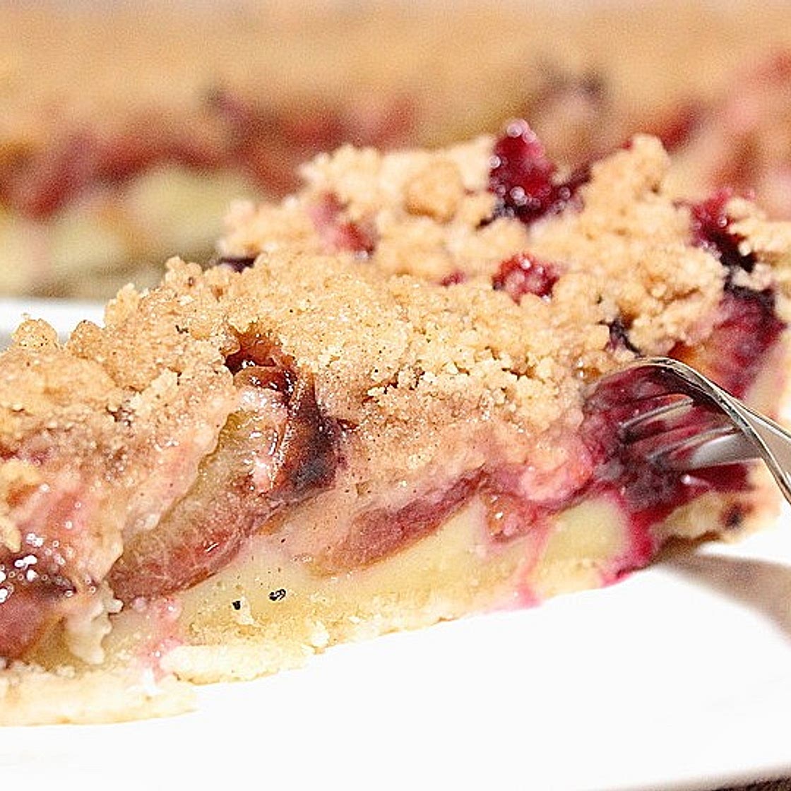 Veganer Zwetschgenkuchen mit Zimtstreuseln