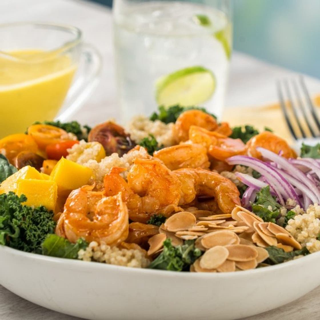 Ensalada de Camarón y Kale con Aderezo de Mango