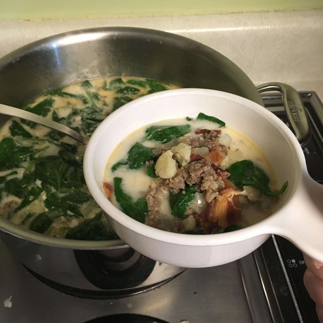 Soupe cétogène à la saucisse italienne