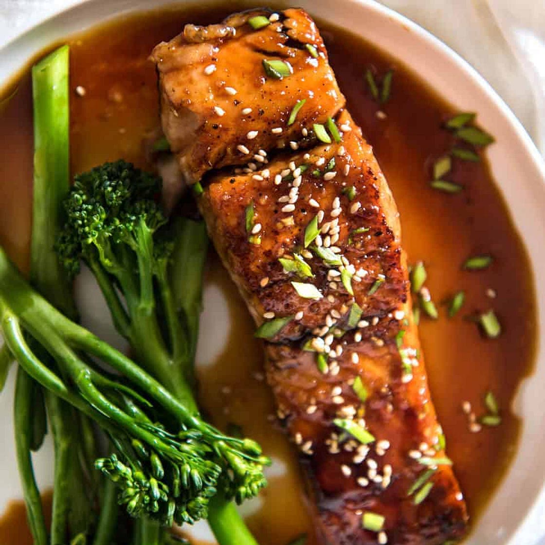 Honey Garlic Salmon (5 Ingredients, 15 Minutes)