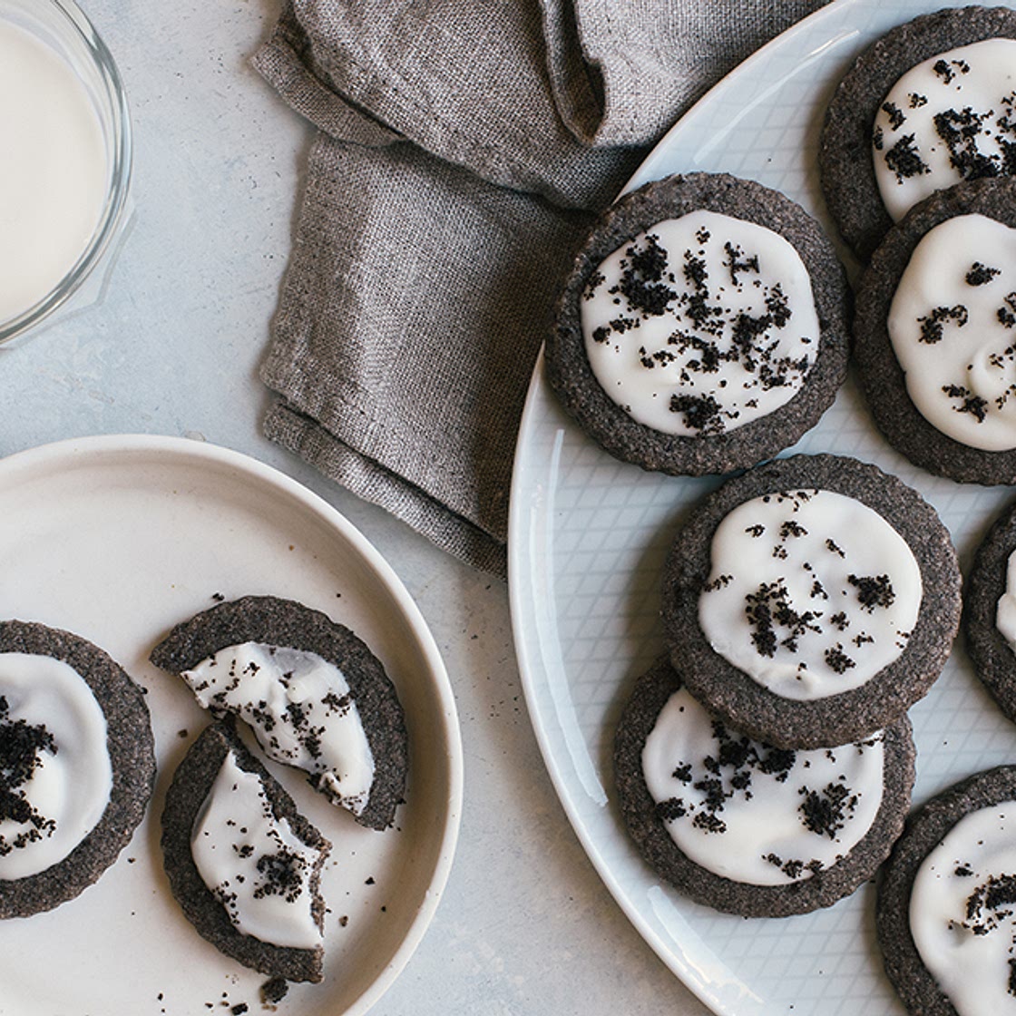 Cookies-and-Cream Shortbread Cookies