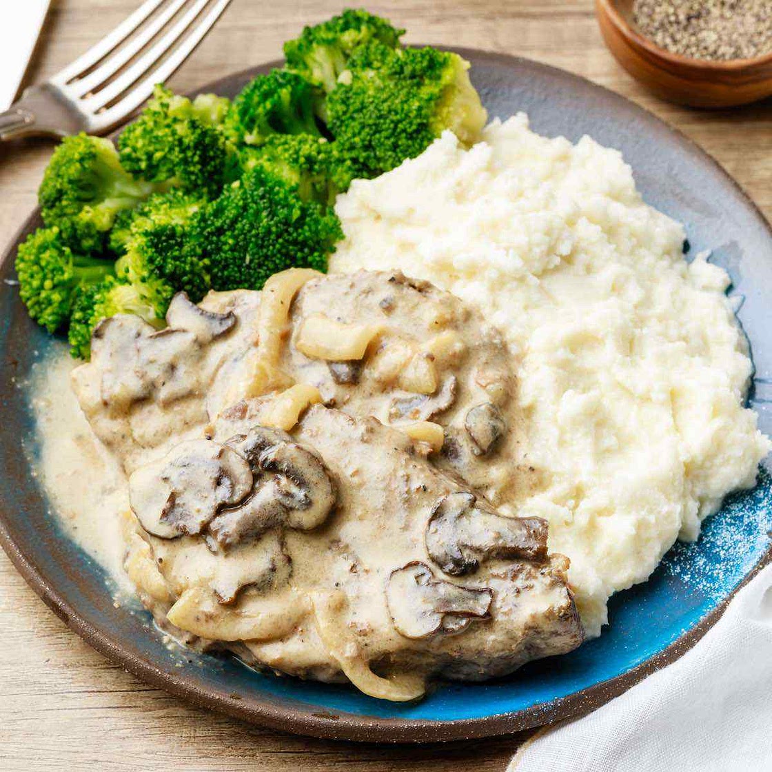 Keto Crockpot Cube Steak and Gravy