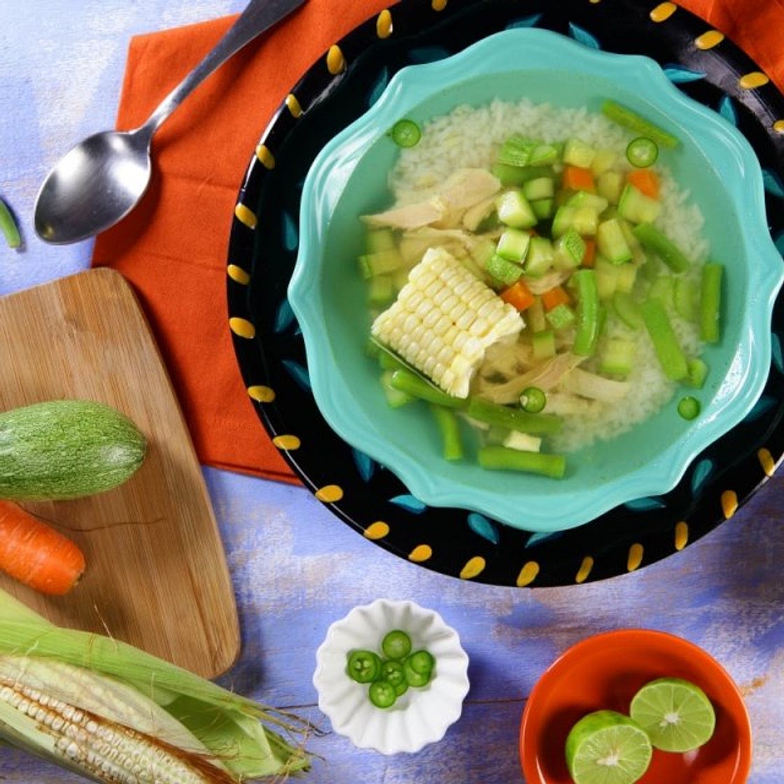 Caldo de Pollo con Laurel