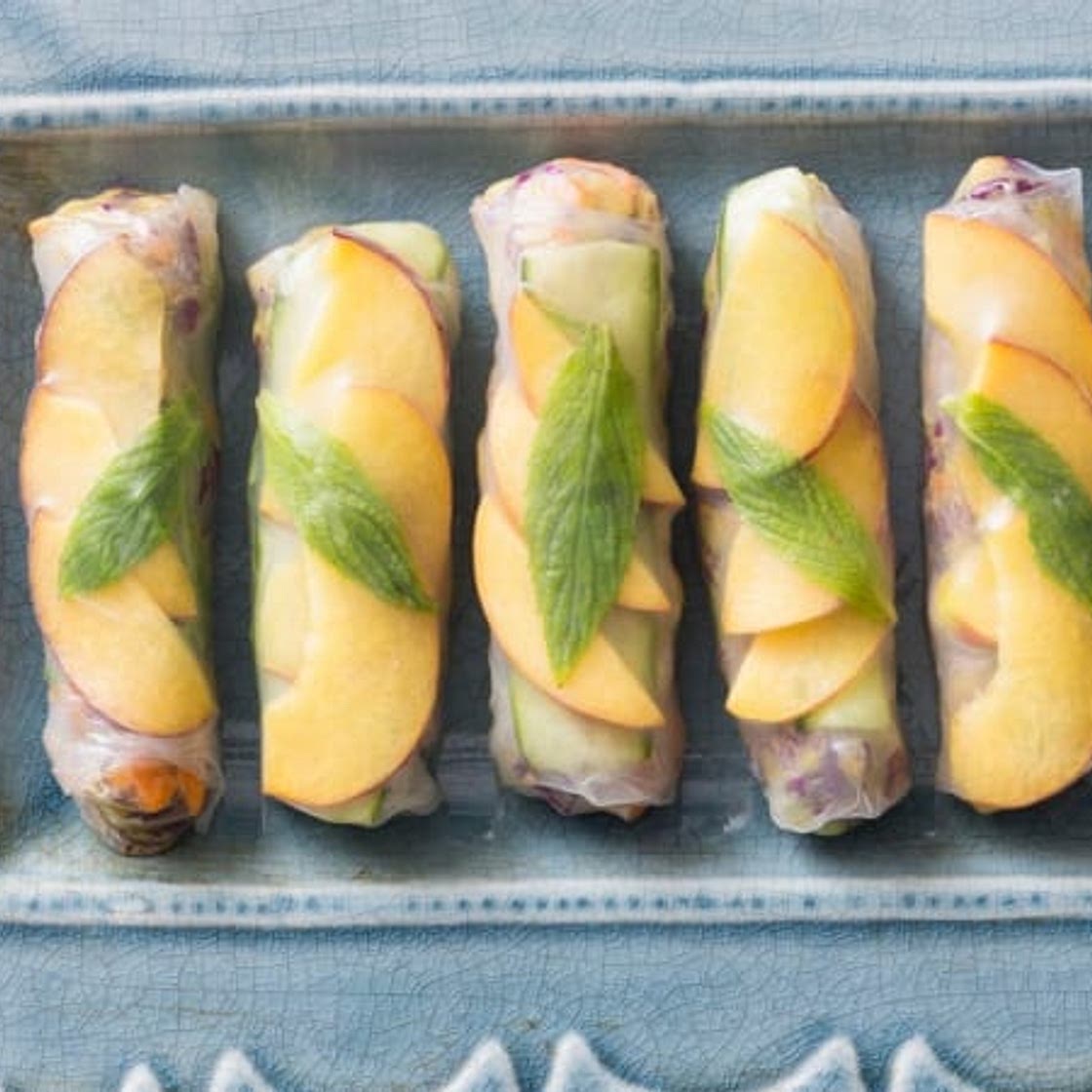Rice paper rolls with sweet and sour chilli sauce