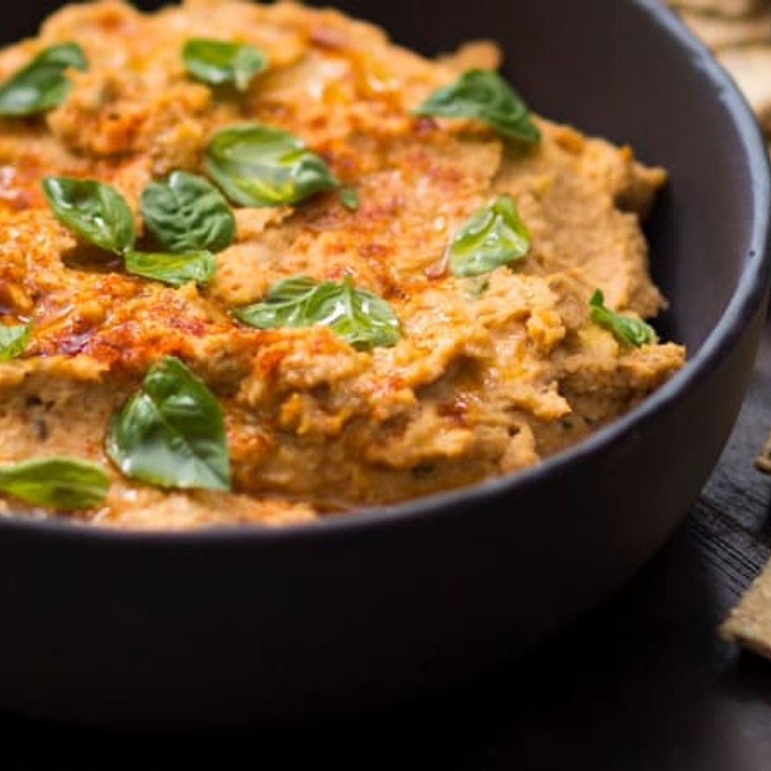 Sundried tomato hommus with crackers