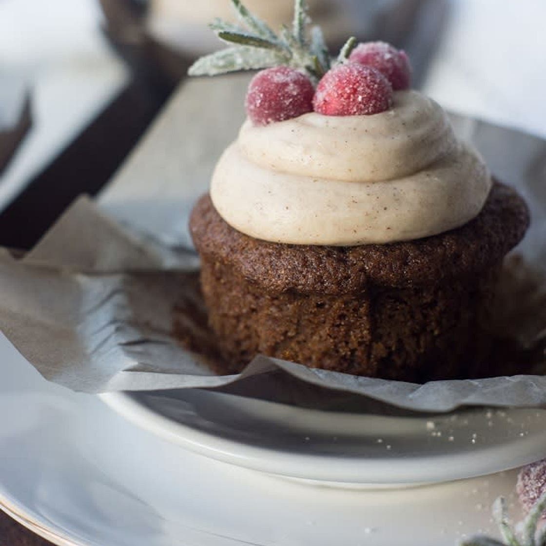 Gingerbread Cupcakes With Cinnamon Cream Cheese Frosting