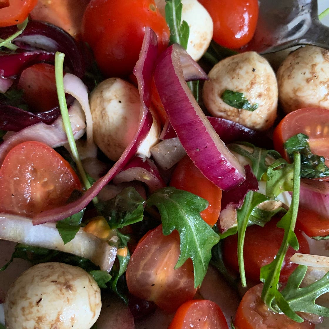 fresh salad with mozzarella 
