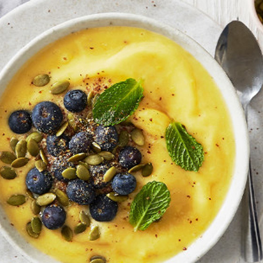 Mango & banana smoothie bowl