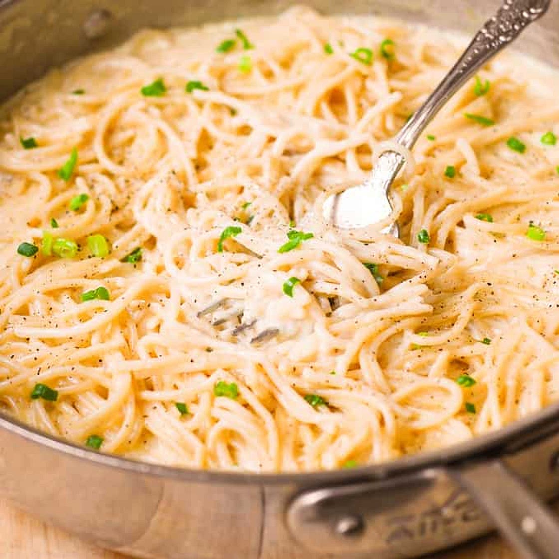 Four Cheese Garlic White Cream Pasta Sauce