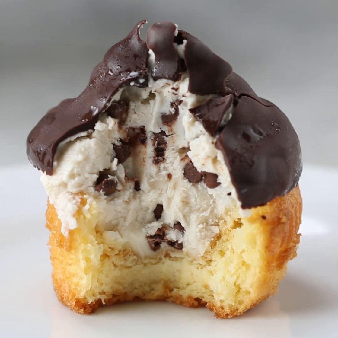Chocolate-dipped Cannoli Cupcakes Recipe by Tasty