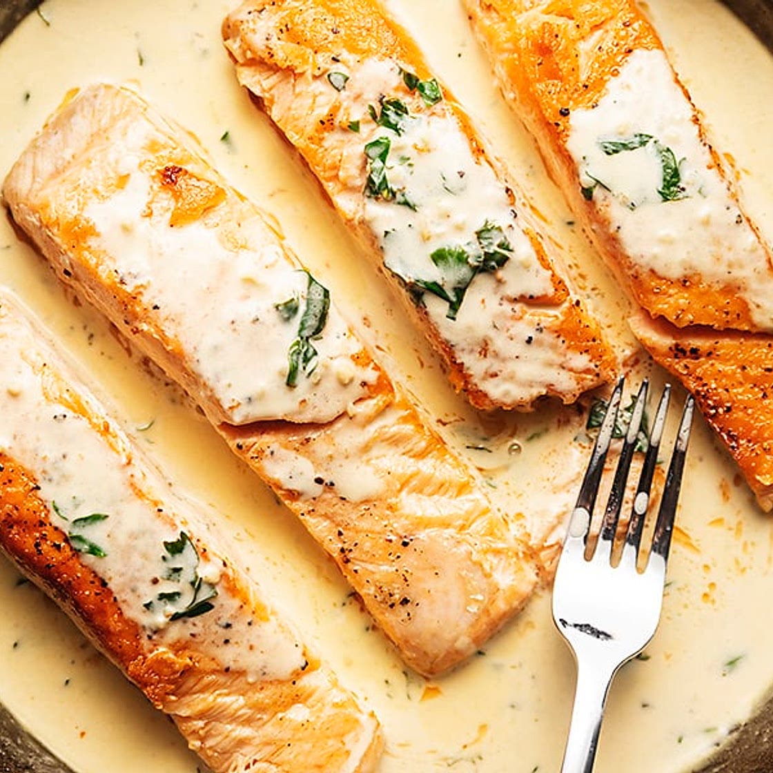 Keto Creamy Lemon Garlic Salmon