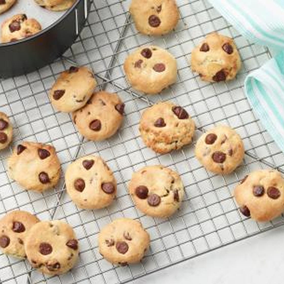 Air Fryer Chocolate Chip Cookies