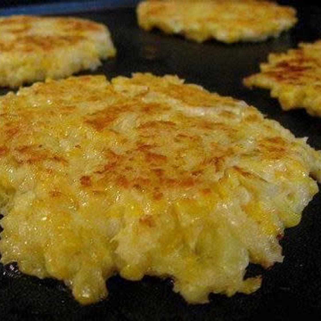 Cheesy cauliflower patties