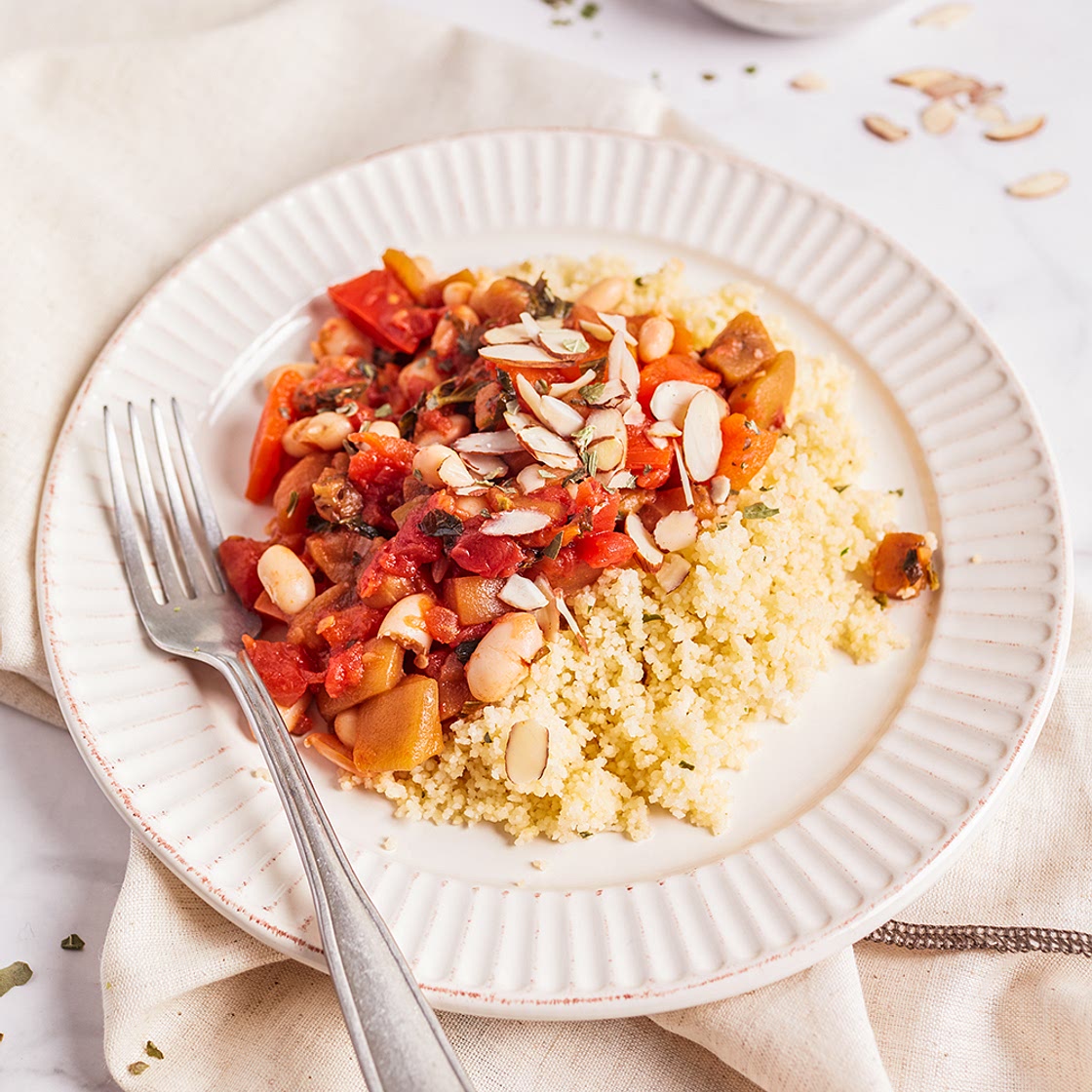 Eggplant and bell peppers stew with white beans