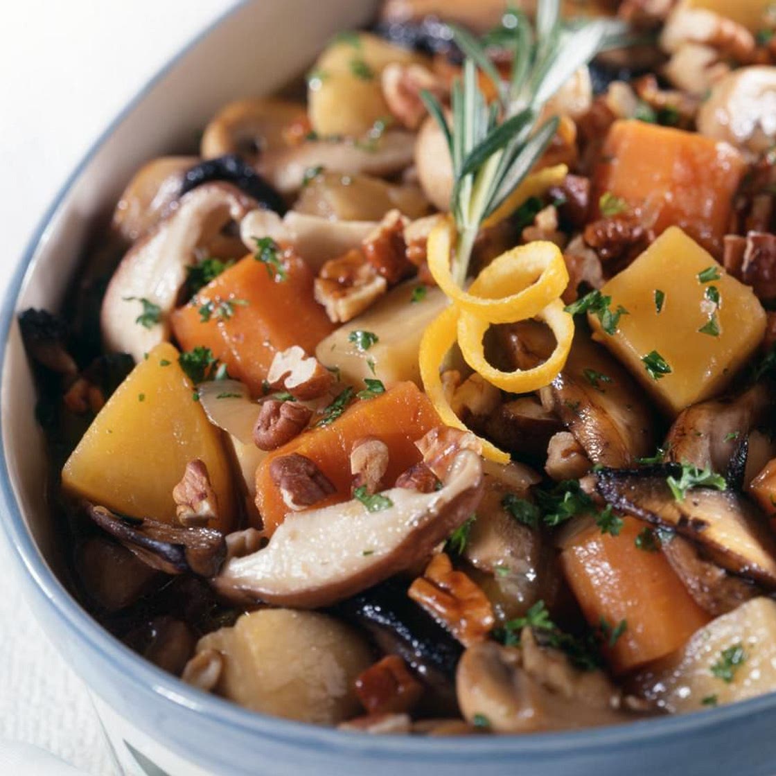 Comforting Slow Cooker Vegetable Stew With Only 10 Minutes Prep