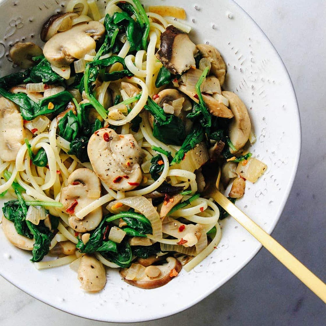 GARLICKY MUSHROOM + KALE WITH LINGUINE
