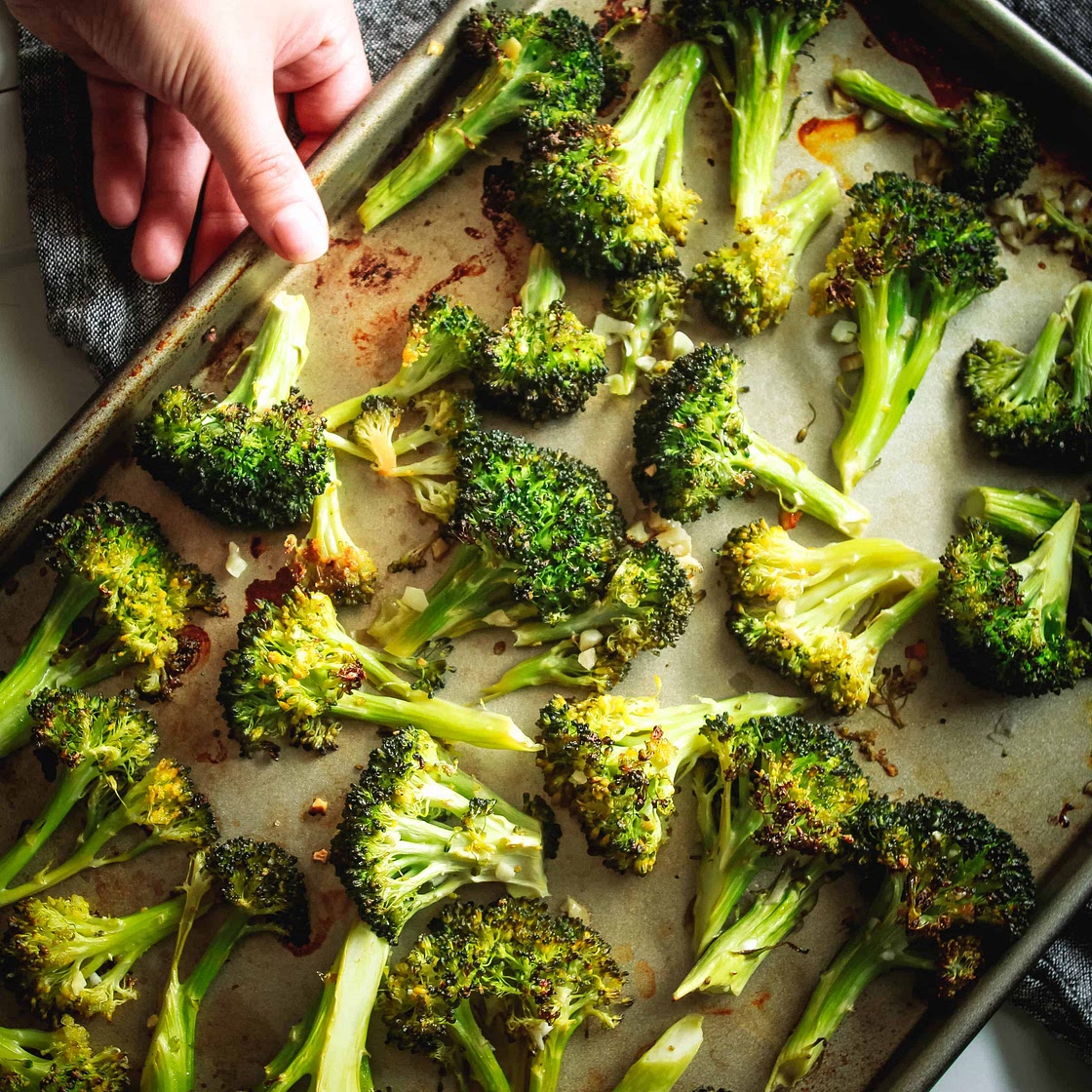 Lemon Garlic Roasted Broccoli (Oil-free)