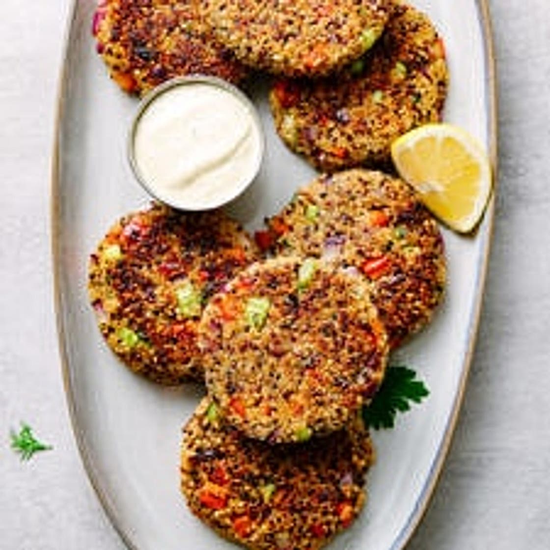 CAJUN QUINOA CAKES + LEMON-DILL-SRIRACHA-REMOULADE