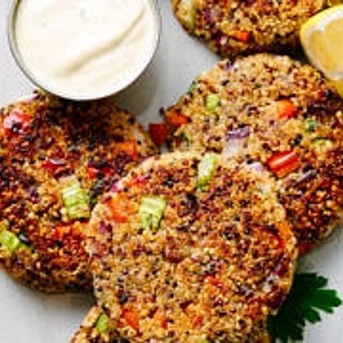 CAJUN QUINOA CAKES + LEMON-DILL-SRIRACHA-REMOULADE
