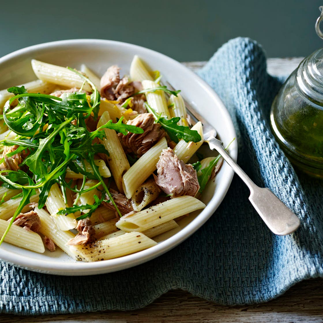 Pasta with tuna and rocket (arugula)