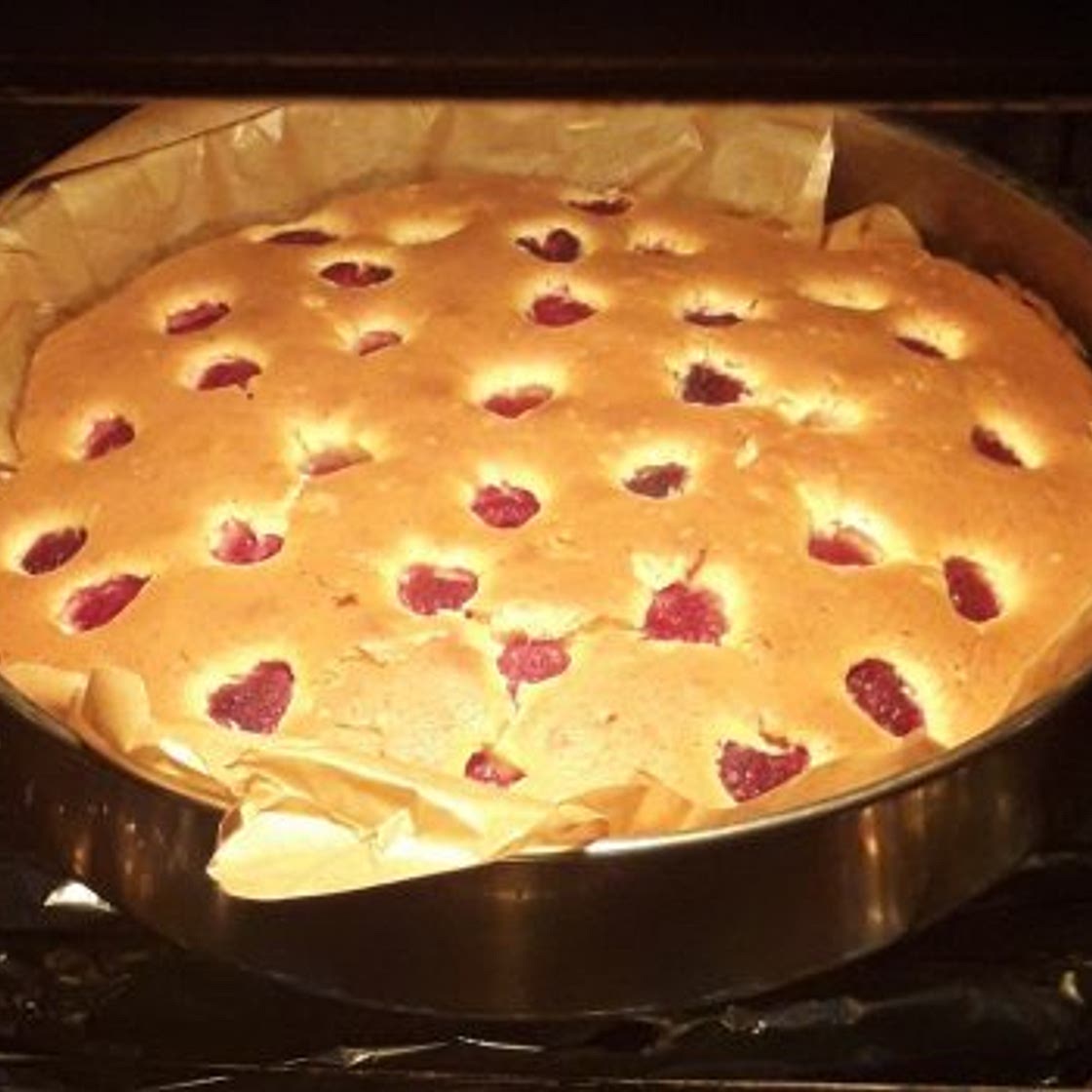 Easy Belarusian Cake with Raspberries