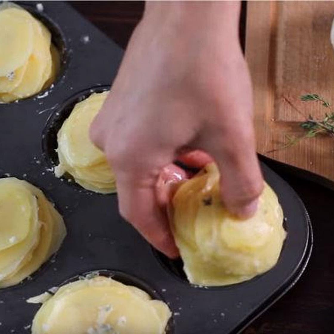 Slice Potatoes And Put Them In A Muffin Pan. The Result Will Be A New Family Favorite