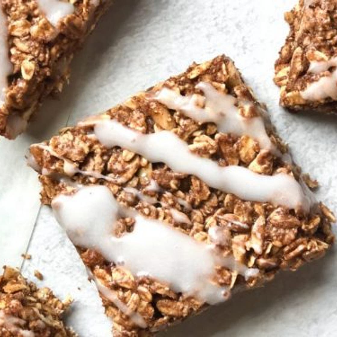 Cinnamon Roll Granola Bars