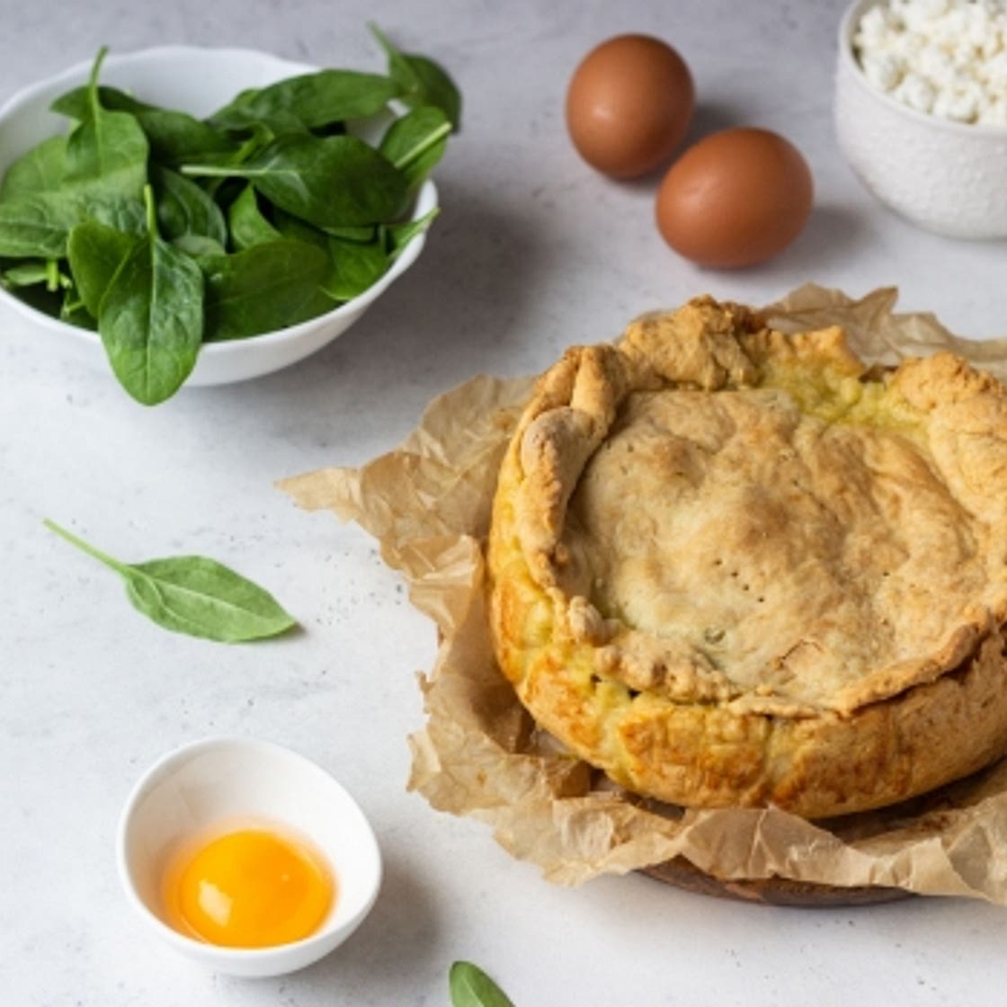 Пирог с курицей, шпинатом и творогом
