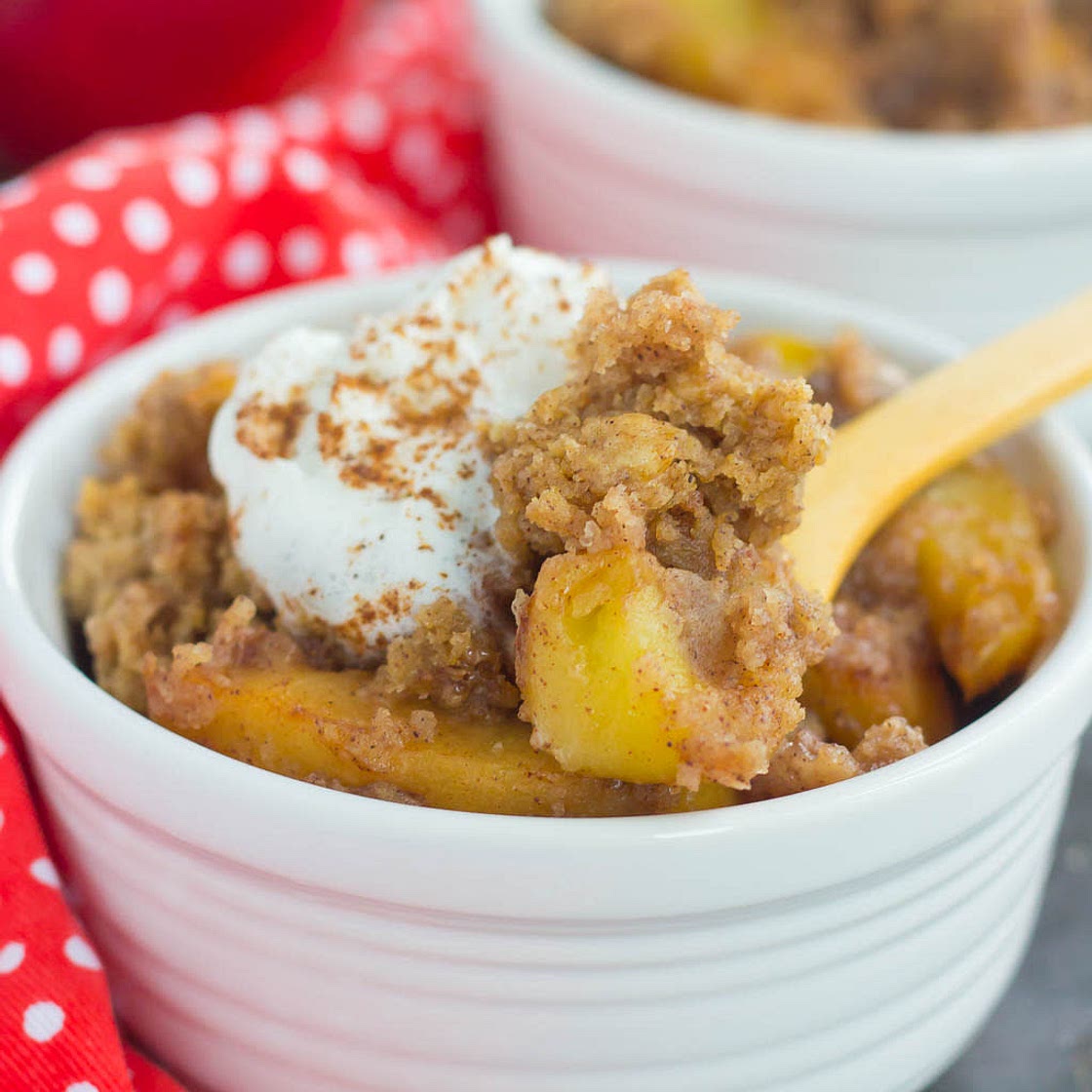 SLOW COOKER APPLE CINNAMON DUMP CAKE