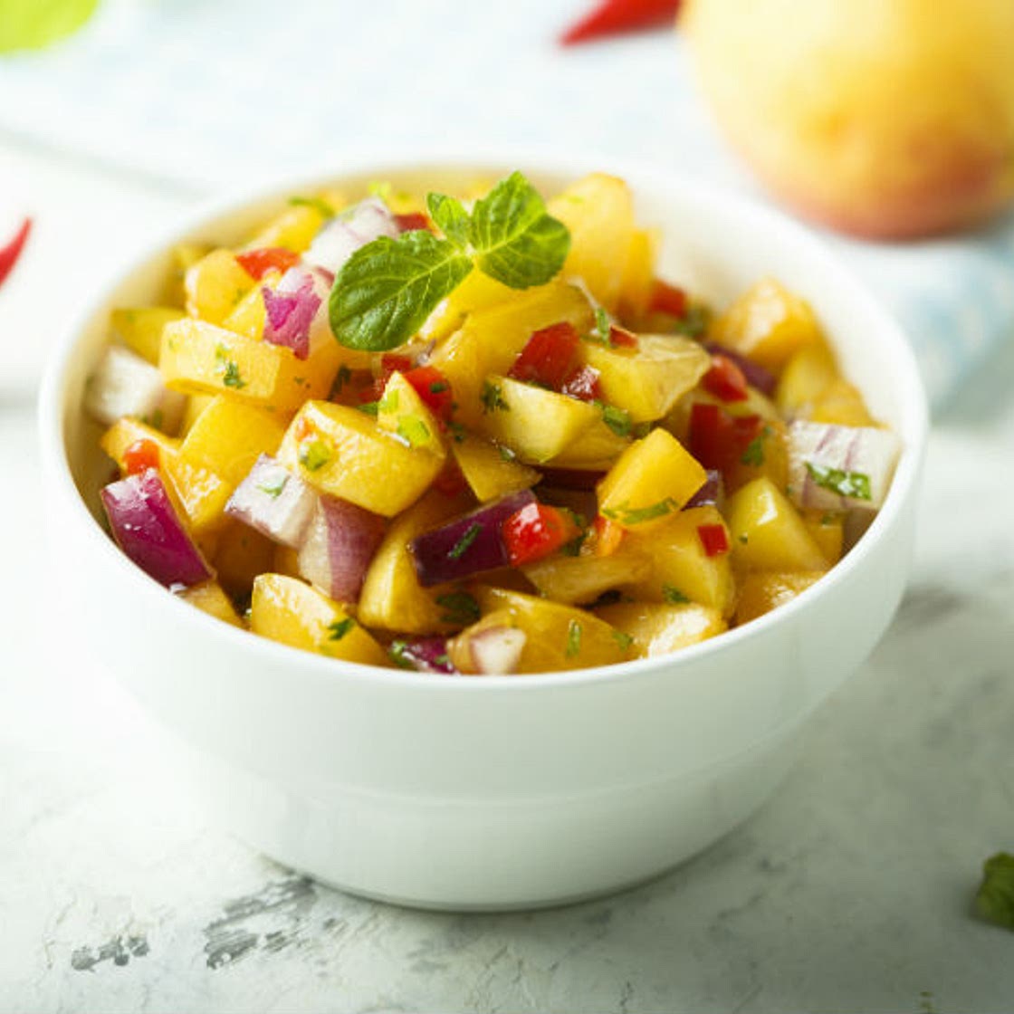 Delicioso ceviche vegano de mango, ¡lleva aguacate, jícama y limón!