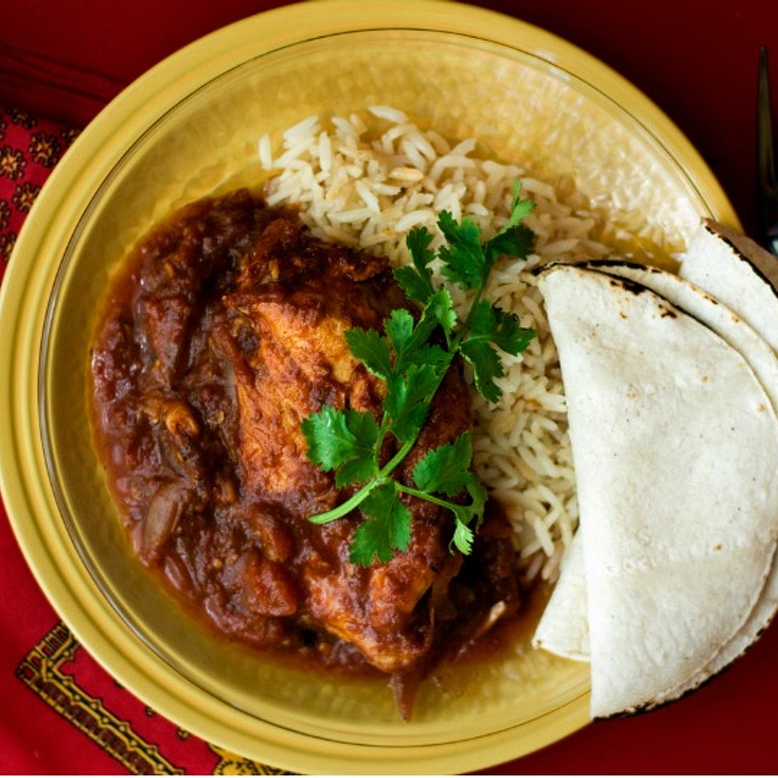 tortitas de papa y chorizo en salsa roja