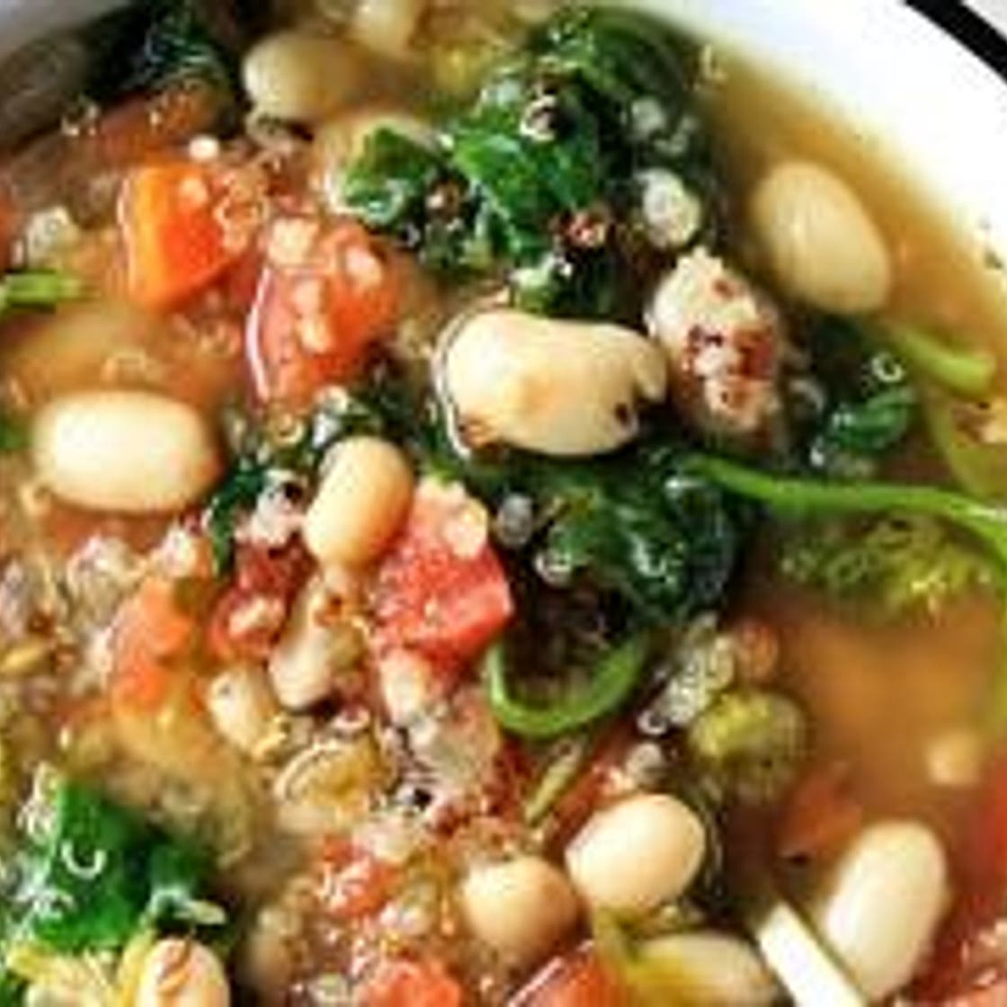 KALE, QUINOA & WHITE BEAN SOUP