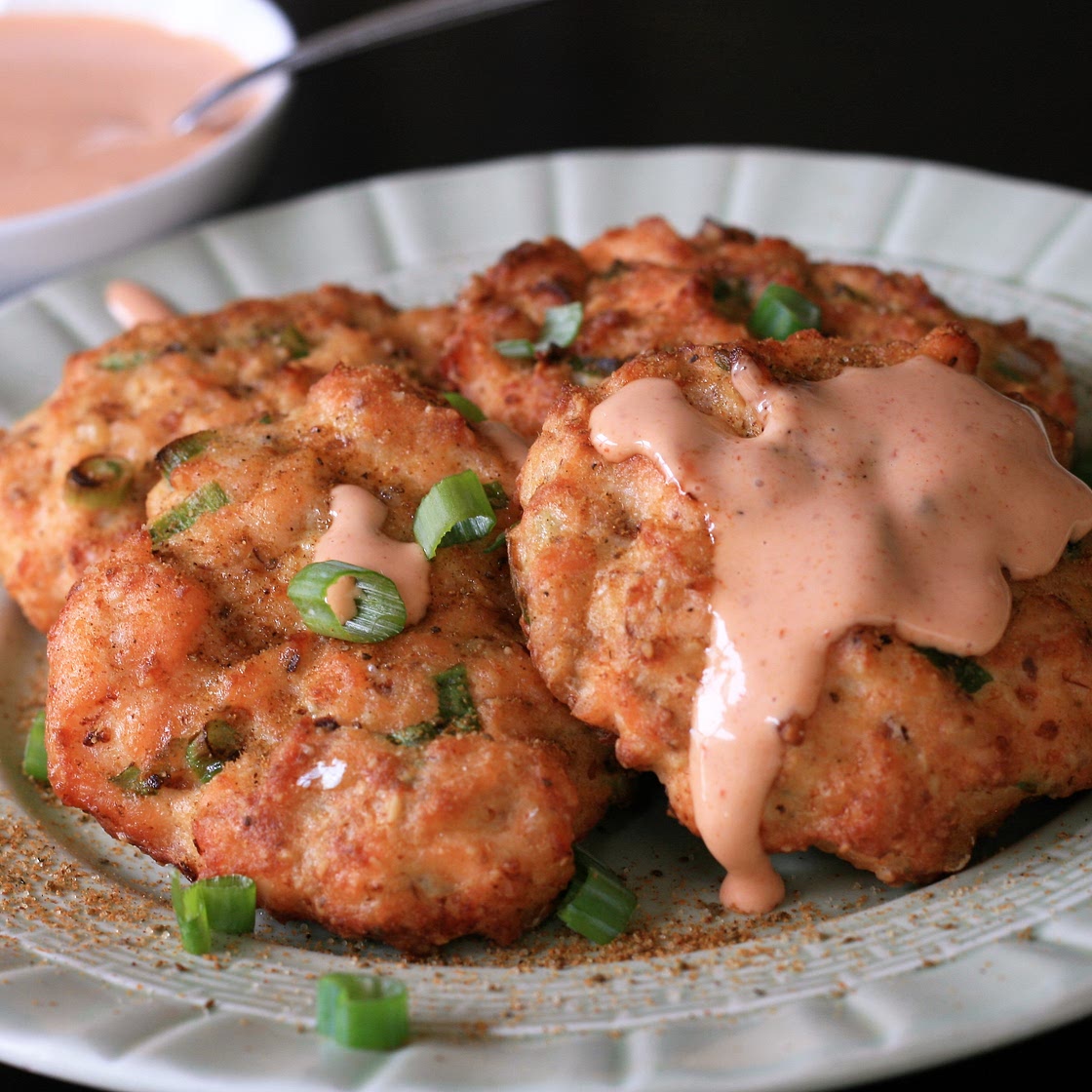 Keto Air Fryer Salmon Cakes with Sriracha Mayo