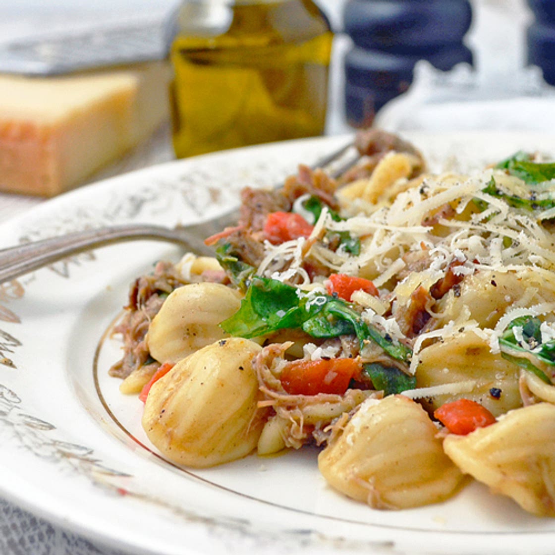Pâtes au Jarret de Porc Braisé et Roquette