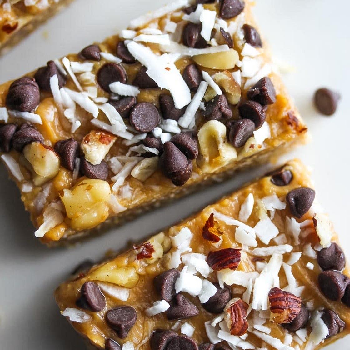Vegan no bake peanut butter magic bars 