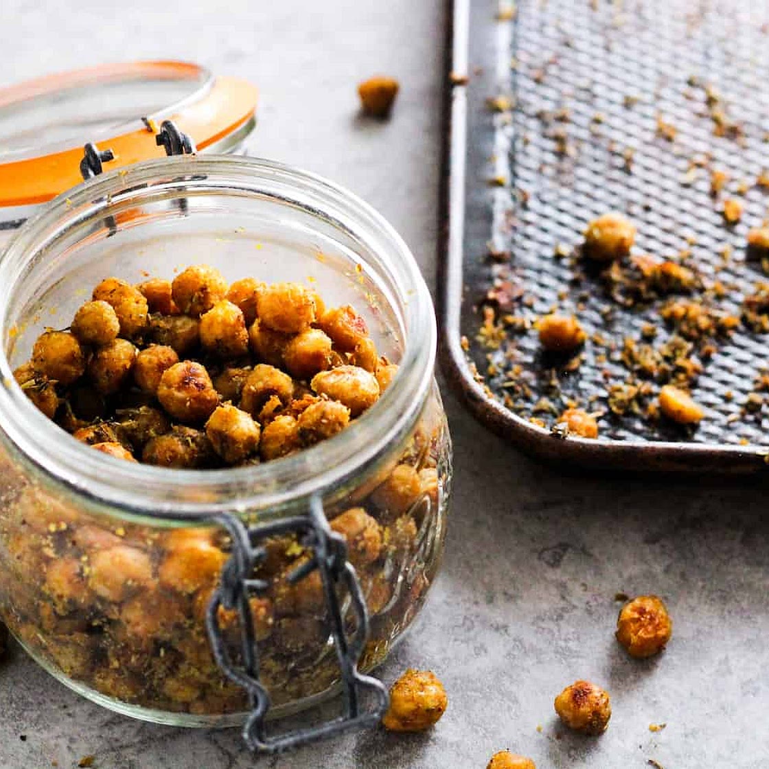 Cheesy Herb Roasted Chickpeas (Vegan)