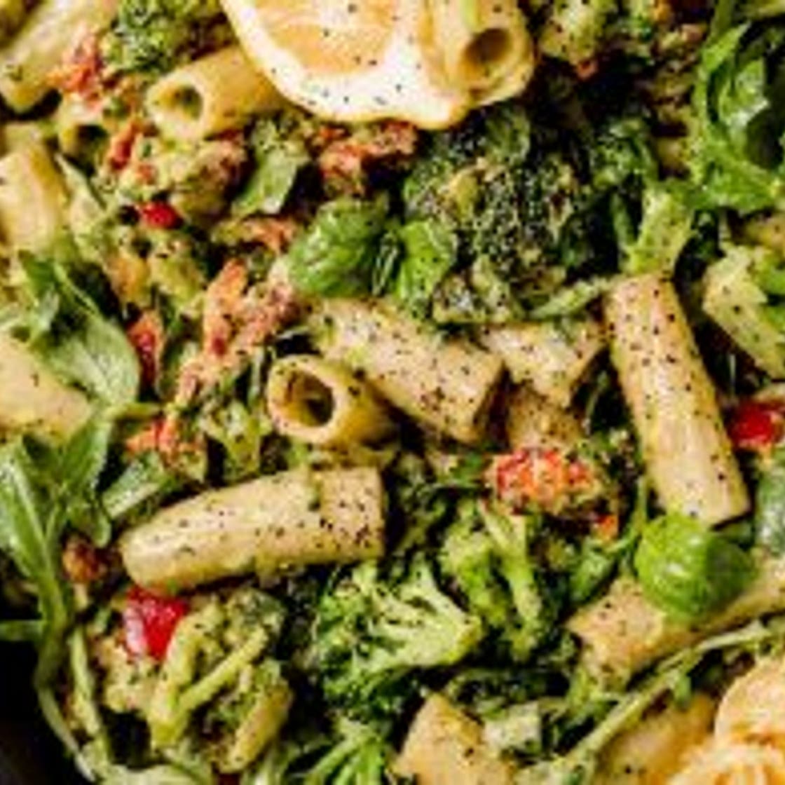 lemony basil creamy vegan pasta with broccoli & sundried tomatoe