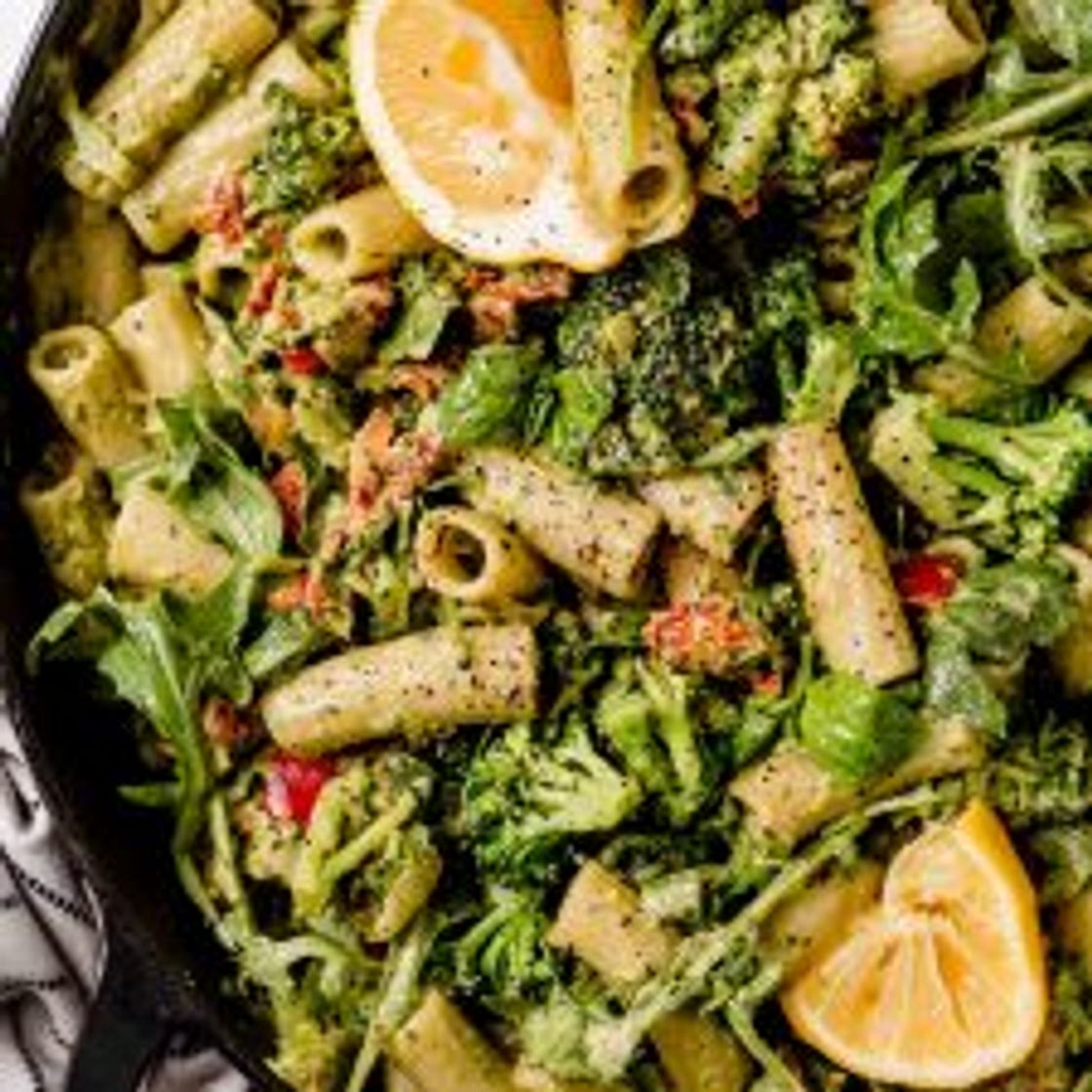 lemony basil creamy vegan pasta with broccoli & sundried tomatoe